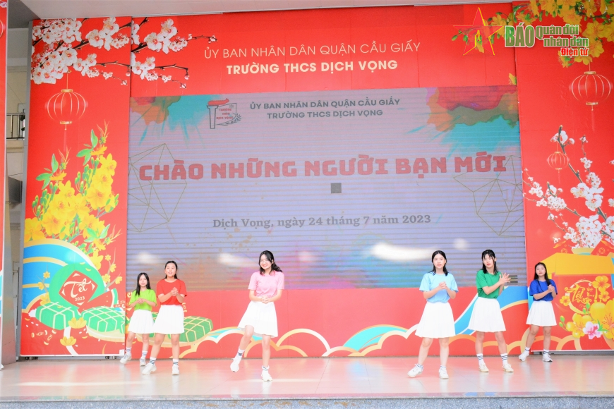 Trường THCS Dịch Vọng “chào những người bạn mới”